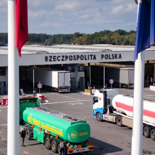Польща готується запровадити обов’язкову систему платного бронювання для вантажівок, які прямують до України, Білорусі та Росії